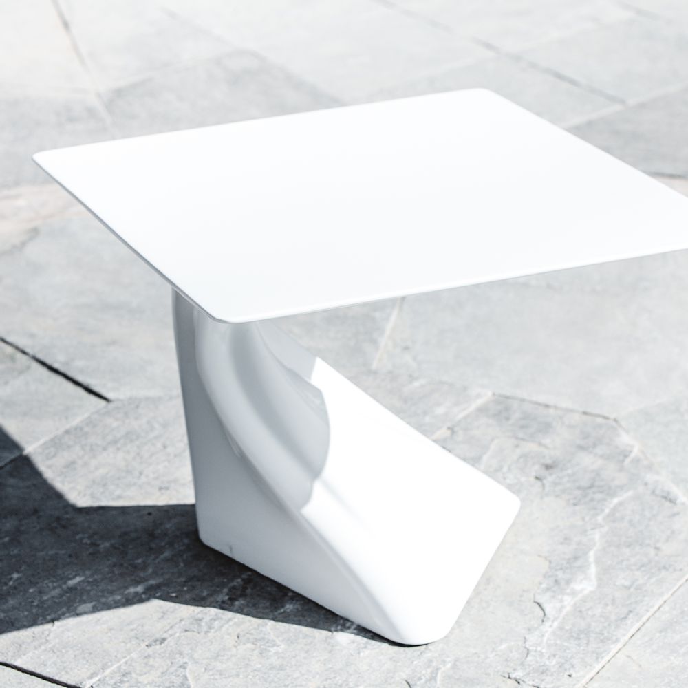 Tables basses - Nike ; La Victoire ailée - INOMO