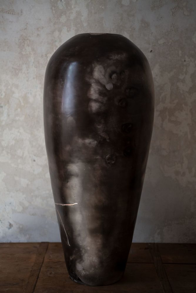 Vases - Grands vases enfumés avec or. Euphrosyne, Aglaia, Achillea. - MARIE-ANNICK LE BLANC CERAMICS