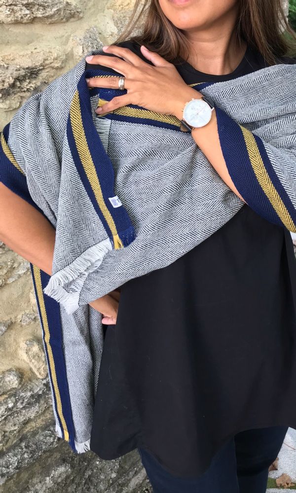 Foulards et écharpes - Shawls in Premium Pure materials - T'RU SUSTAINABLE HANDMADE