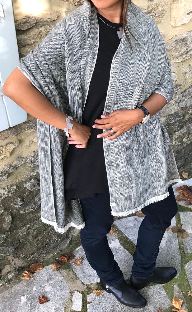 Foulards et écharpes - Shawls in Premium Pure materials - T'RU SUSTAINABLE HANDMADE