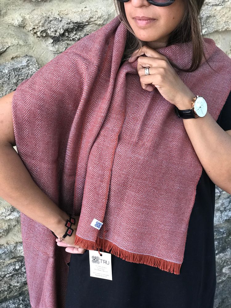 Foulards et écharpes - Shawls in Premium Pure materials - T'RU SUSTAINABLE HANDMADE