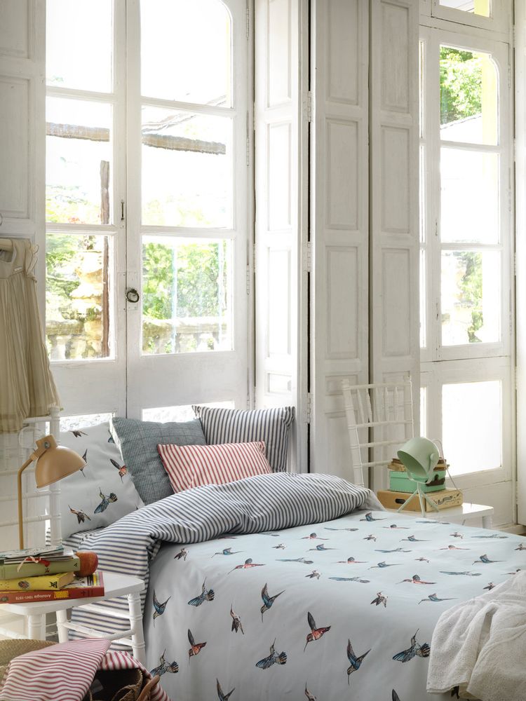 Fabrics - HUMMINGBIRDS - GIRONES