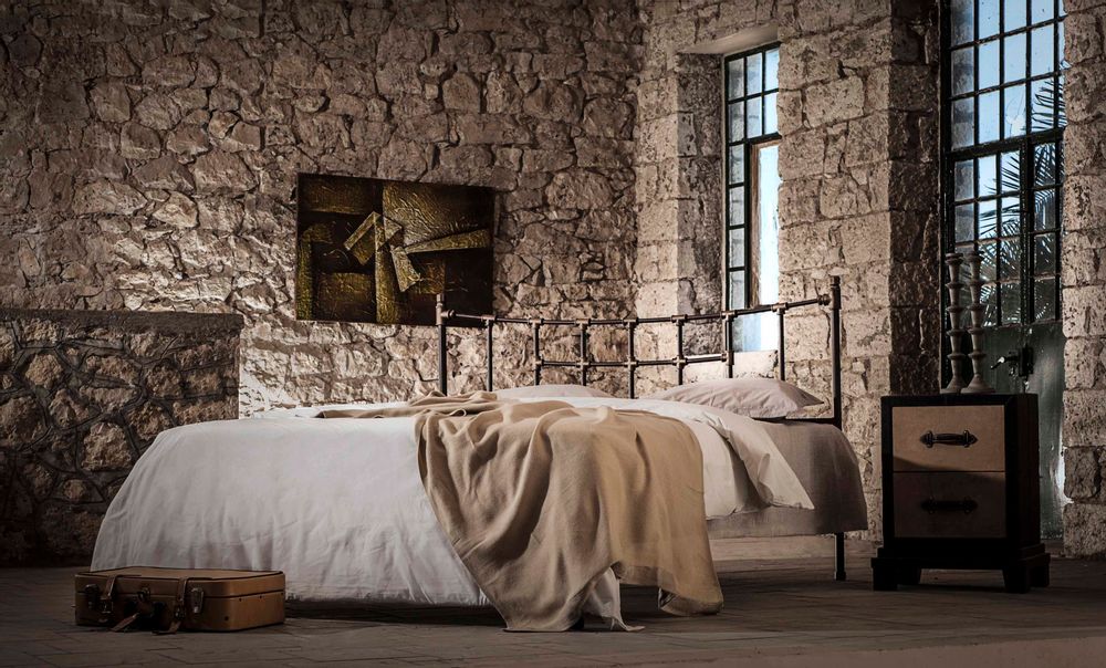 Quincaillerie d'art - Lit en fer artisanal style industriel - Modèle Iro - VOLCANO - HANDMADE IRON BEDS