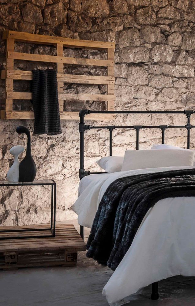 Quincaillerie d'art - Dessing industriel lit en fer fait main - Modèle Iris - VOLCANO - HANDMADE IRON BEDS