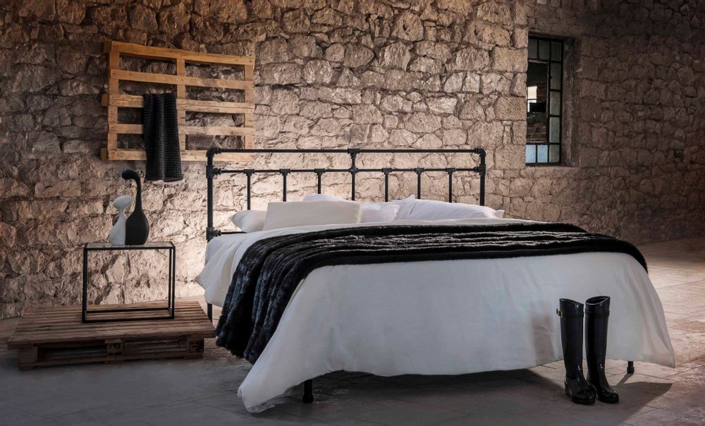 Quincaillerie d'art - Dessing industriel lit en fer fait main - Modèle Iris - VOLCANO - HANDMADE IRON BEDS