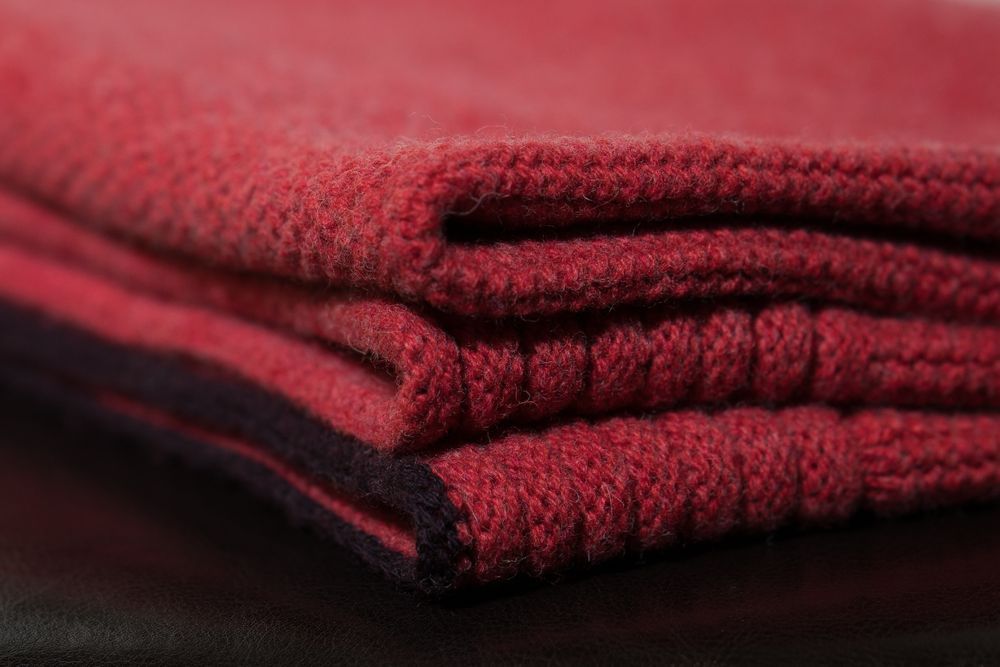 Plaids - PLAID Laine Éco-conçue Framboise - LA MAISON DE LA MAILLE