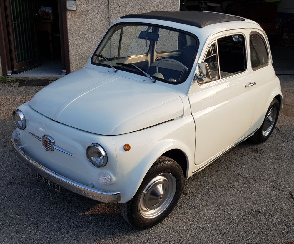 Pièces uniques - "OLD FIAT 500" Soft Bubble - Art work in a metallic silver colored leaf with black - ERRANTE FUNCTIONAL ART