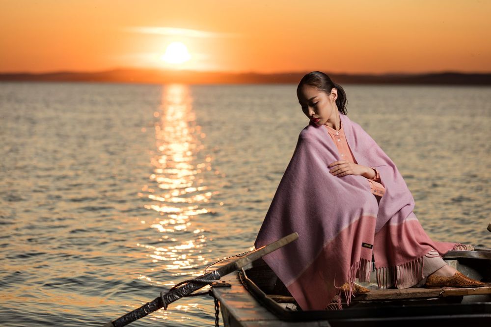 Throw blankets - Light weight cashmere plaids with fringed ends 130x170 cm - ERDENET CASHMERE