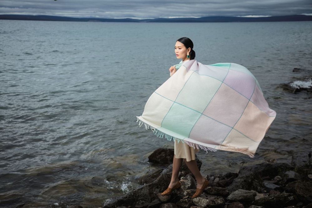 Throw blankets - Light weight cashmere plaids with fringed ends 130x170 cm - ERDENET CASHMERE