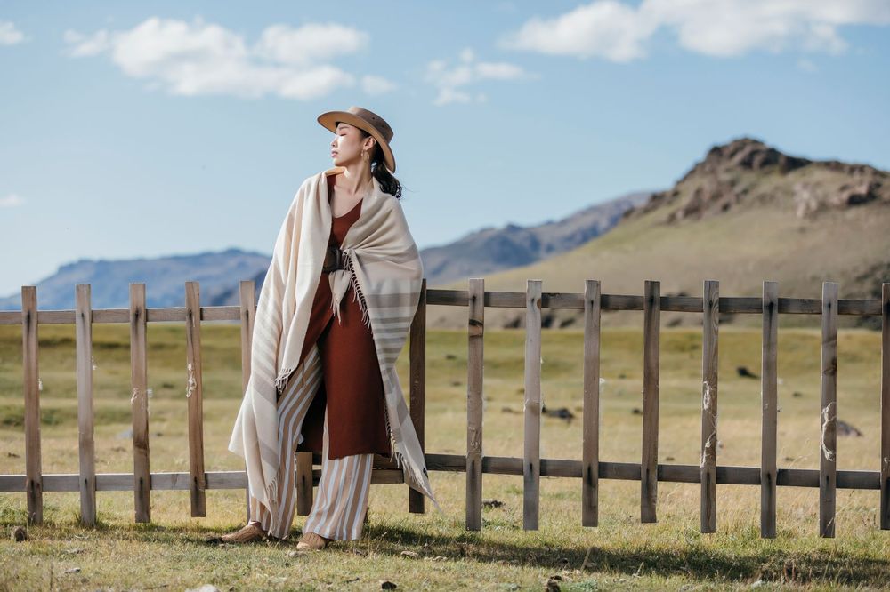 Throw blankets - Light weight cashmere plaids with fringed ends 130x170 cm - ERDENET CASHMERE