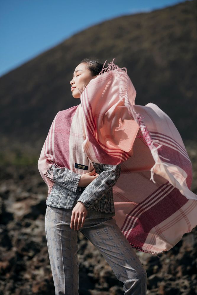 Throw blankets - Light weight cashmere plaids with fringed ends 130x170 cm - ERDENET CASHMERE