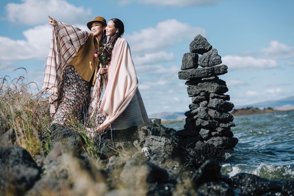 Throw blankets - Light weight cashmere plaids with fringed ends 130x170 cm - ERDENET CASHMERE