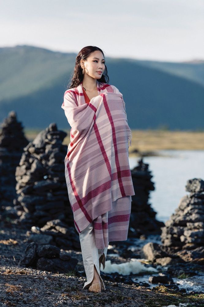 Throw blankets - Light weight cashmere plaids with fringed ends 130x170 cm - ERDENET CASHMERE