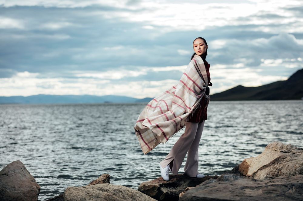 Throw blankets - Light weight cashmere plaids with fringed ends 130x170 cm - ERDENET CASHMERE