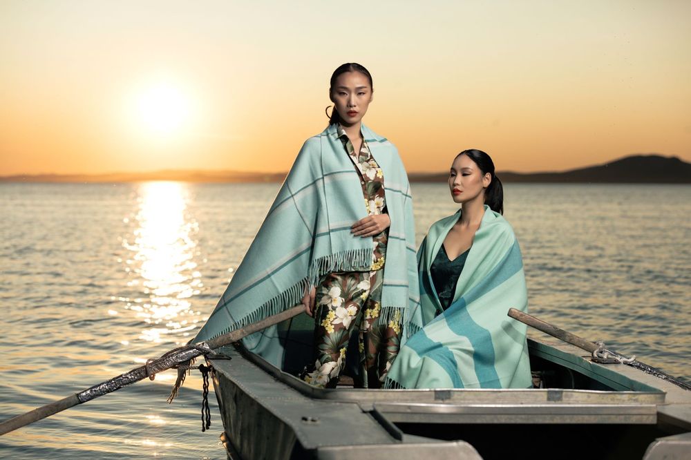 Plaids - Jeté en cachemire de couleur vive avec extrémités frangées - ERDENET CASHMERE