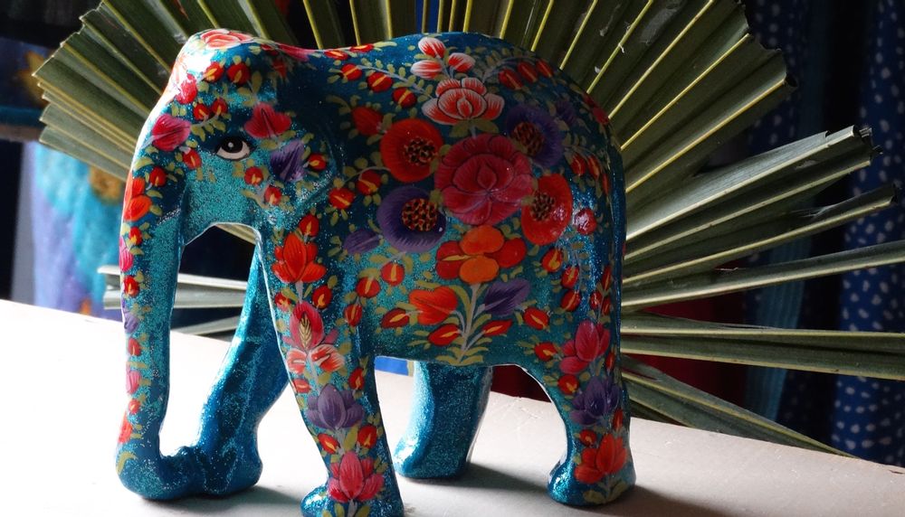 Decorative objects - Elephant in papier mache. - PECHAAN