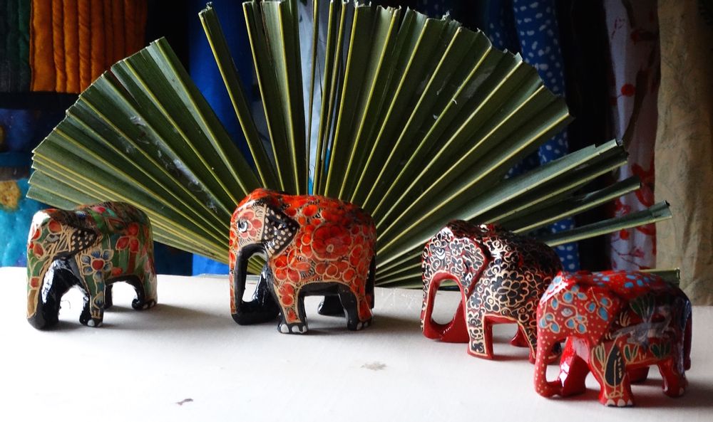 Decorative objects - Elephant in papier mache. - PECHAAN