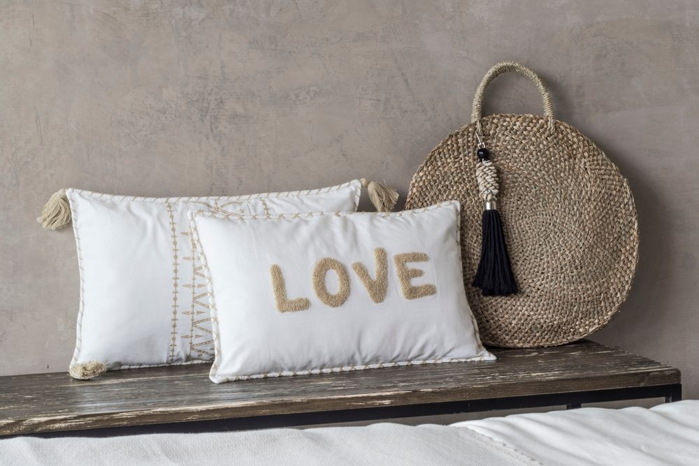 Coussins textile - Coussin brodé LOVE - FEBRONIE
