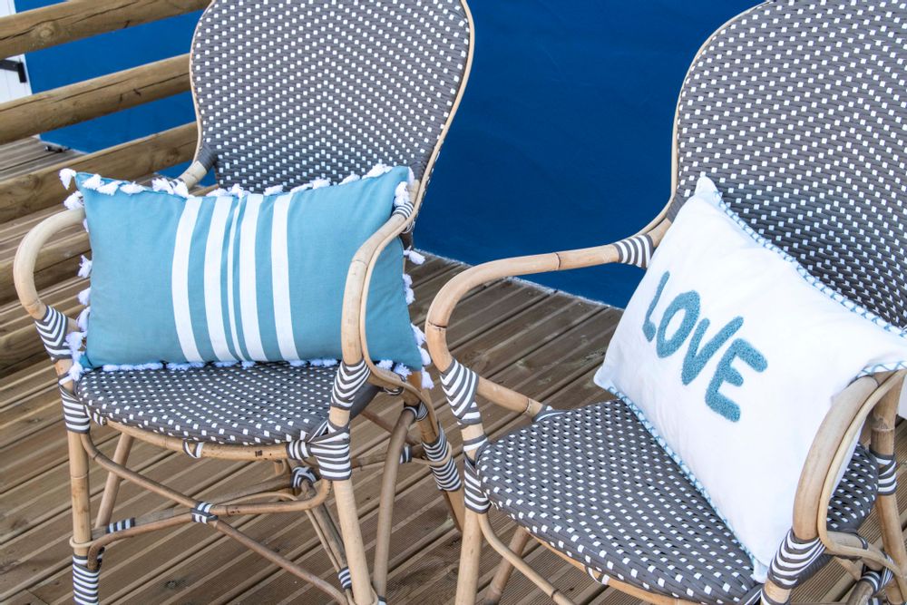 Coussins textile - Coussin brodé LOVE - FEBRONIE