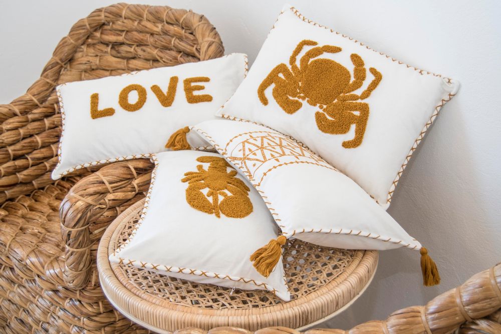 Coussins textile - Coussin brodé LOVE - FEBRONIE
