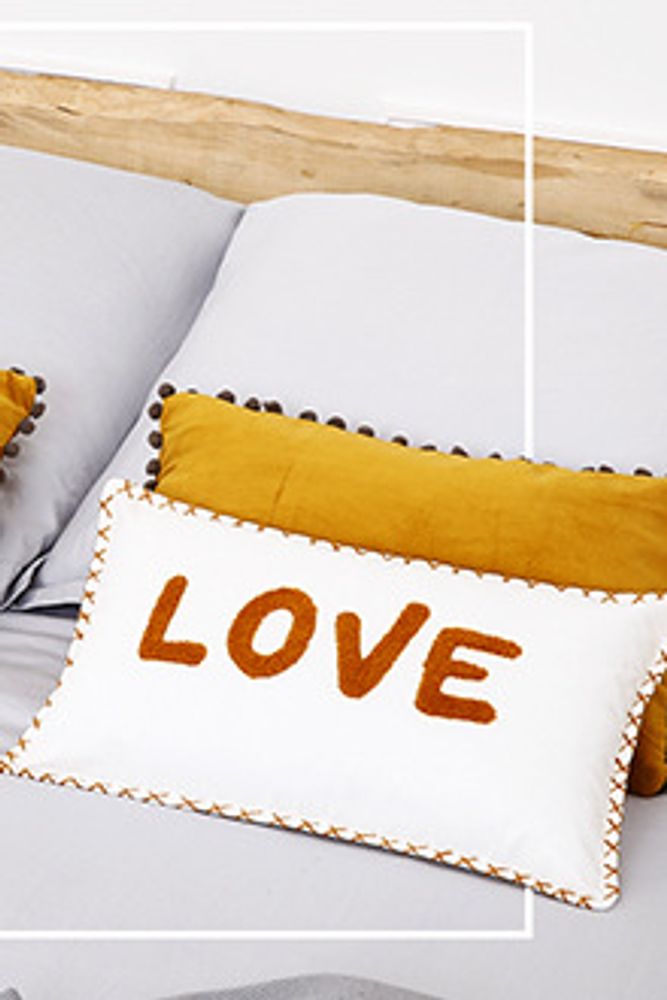 Coussins textile - Coussin brodé LOVE - FEBRONIE