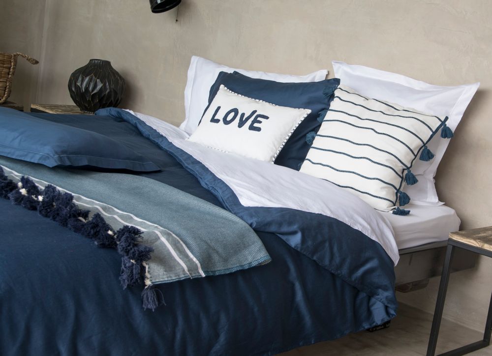 Coussins textile - Coussin brodé LOVE - FEBRONIE