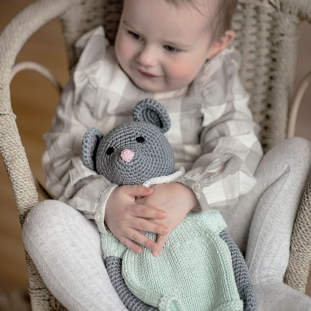 Peluches - Mathilde - souris au crochet - LEGGYBUDDY