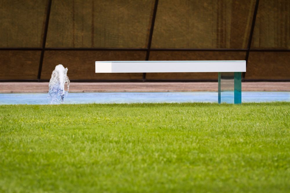 Benches for hospitalities & contracts - Glass Architectural Bench SBALZO Glass - VETROGIARDINI