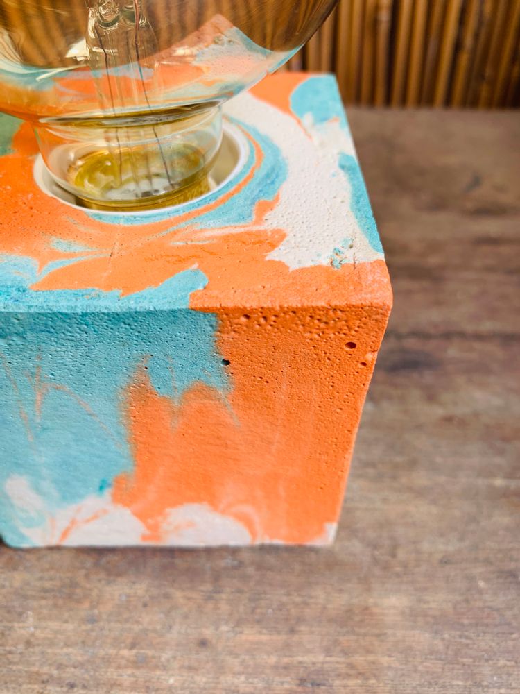 Objets design - Lampe à poser | Lampe Béton | Cube | Marbré orange et turquoise - JUNNY