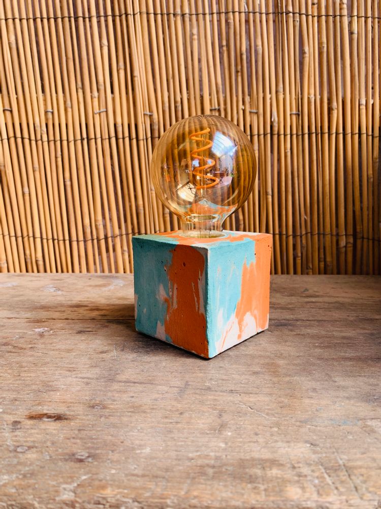 Objets design - Lampe à poser | Lampe Béton | Cube | Marbré orange et turquoise - JUNNY