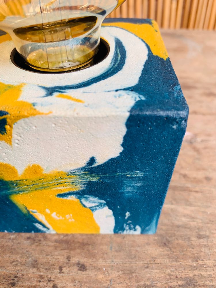 Objets de décoration - Lampe à poser | Lampe Béton | Cube | Marbré jaune et bleu pétrole - JUNNY
