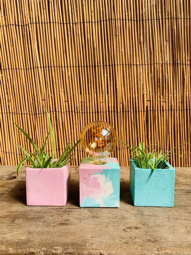 Decorative objects - Concrete Lamp | Cube | Mottled pastel pink and turquoise blue - JUNNY