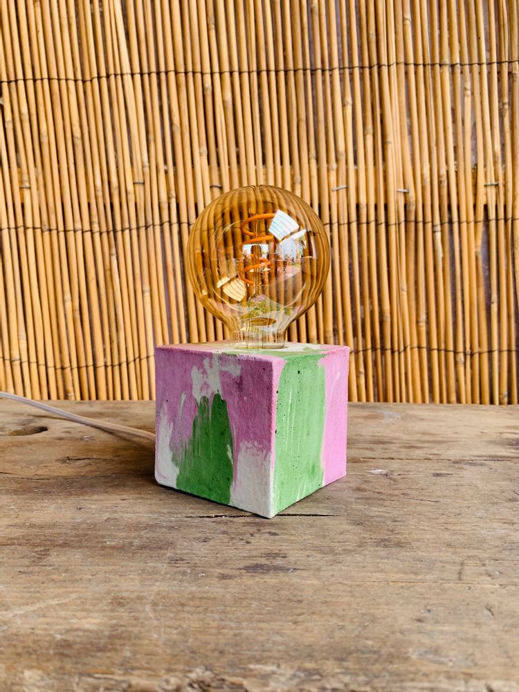 Objets design - Lampe à poser | Lampe Béton | Cube | Marbré rose pastel et vert - JUNNY