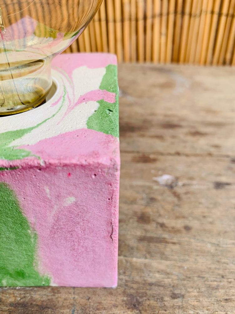 Objets design - Lampe à poser | Lampe Béton | Cube | Marbré rose pastel et vert - JUNNY