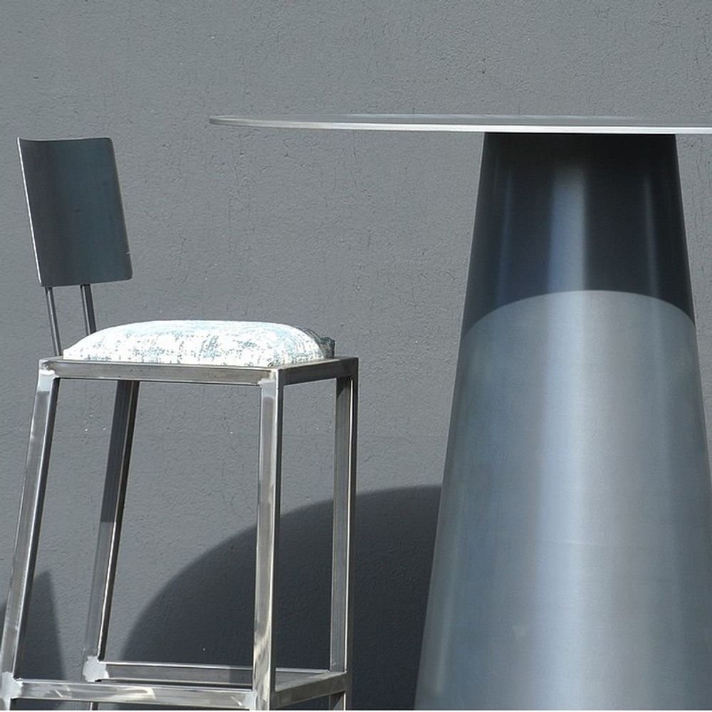 Dining Tables - Lombok round metal dining table - TERRE ET METAL