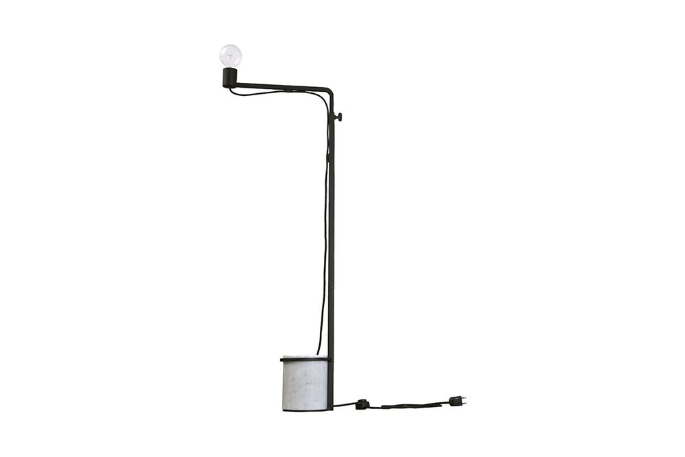 Unique pieces - LEST floor lamp in matt black metal and Carrara marble. - RADAR INTERIOR