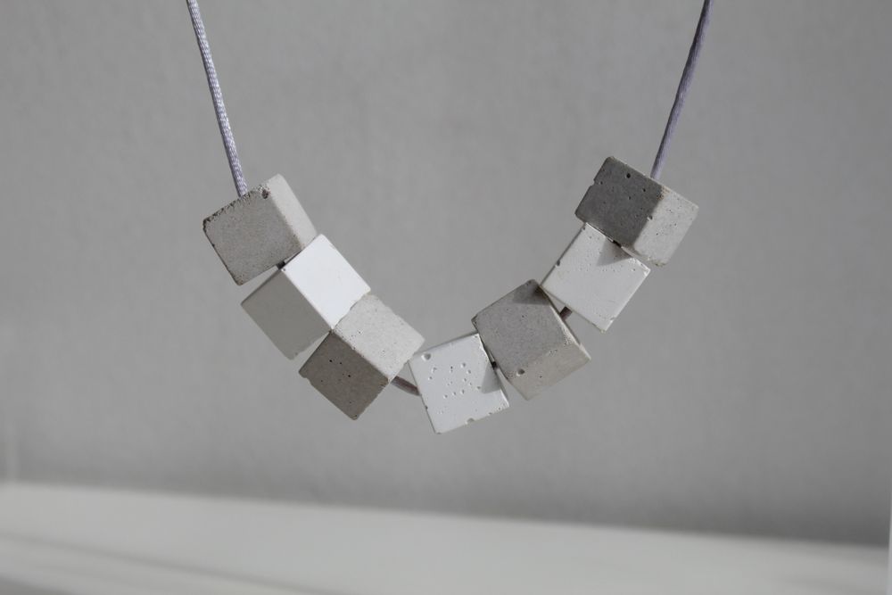Bijoux - Collier contemporain en béton - CHAPITRE MAISON