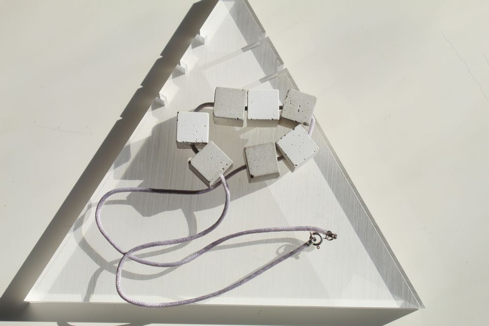 Bijoux - Collier contemporain en béton - CHAPITRE MAISON