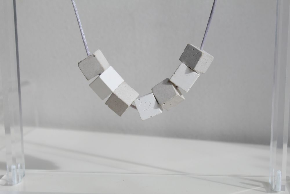 Bijoux - Collier contemporain en béton - CHAPITRE MAISON