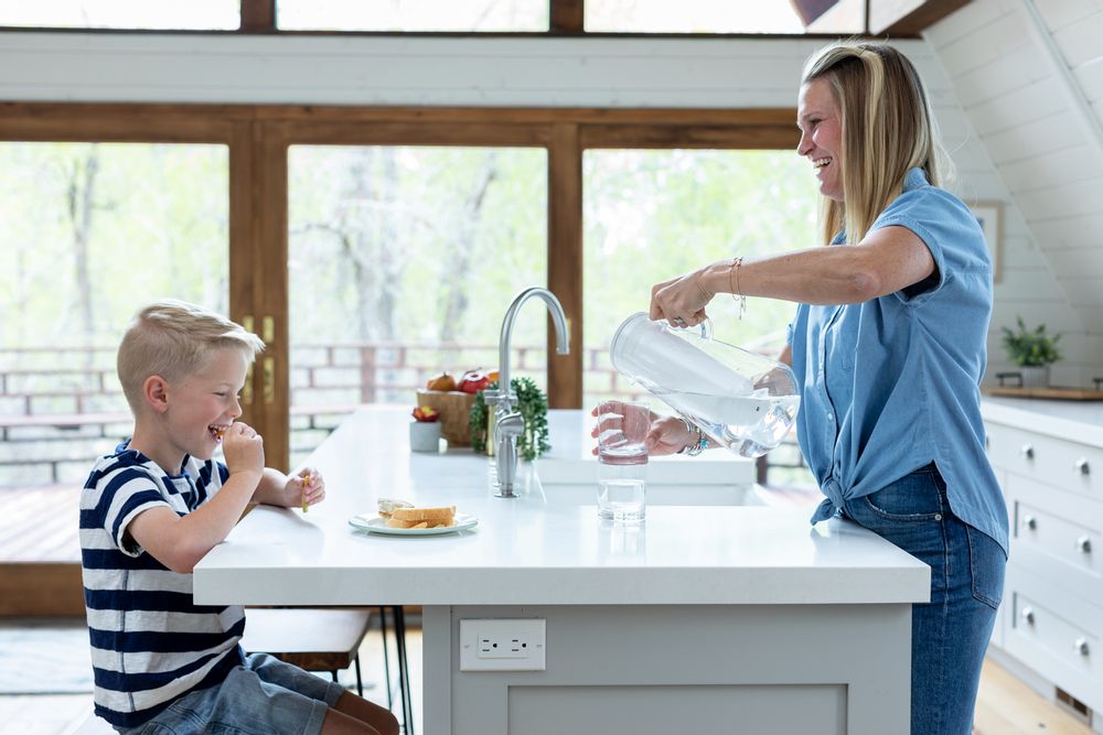 Carafes - Water Filter Jug Glass, 1.7 L, White - LIFESTRAW®