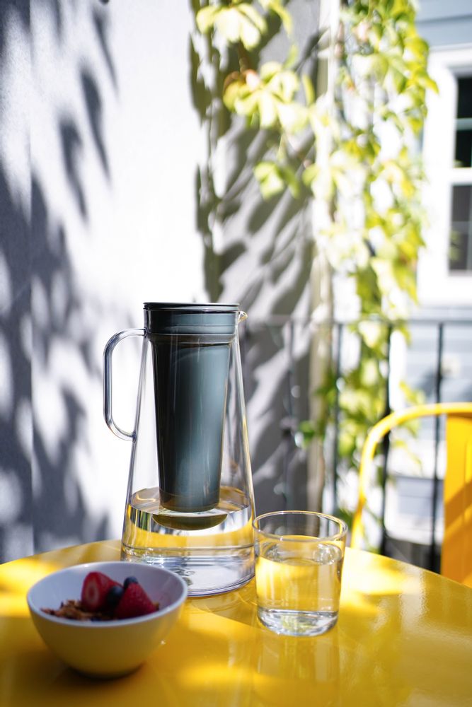 Carafes - Carafe filtrante pour l'eau 2.4 L, Grise - LIFESTRAW®