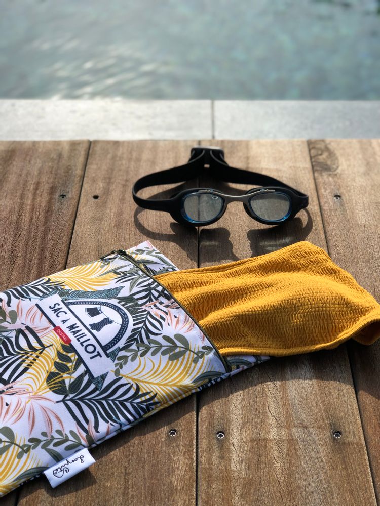 Travel accessories - Jungle Leaves Bikini Bag - LOOPITA