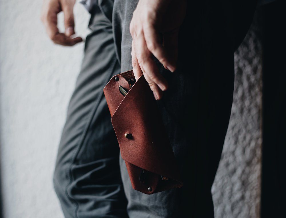 Customizable objects - Leather eyeglasses case - LO ESENCIAL