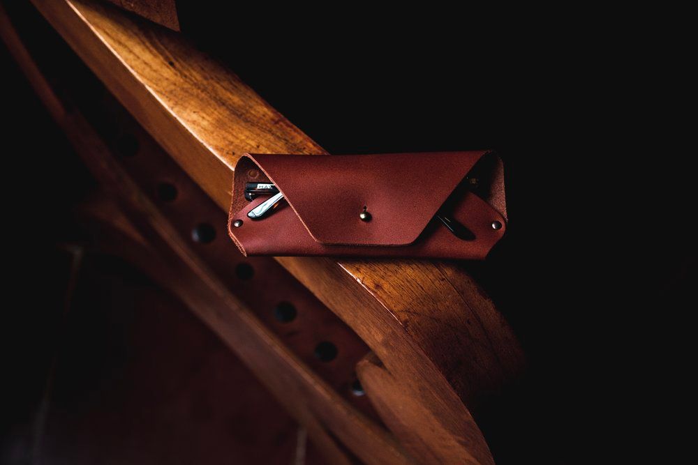 Customizable objects - Leather eyeglasses case - LO ESENCIAL