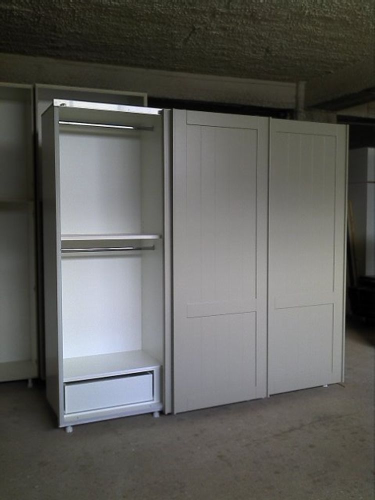 Verre d'art - Armoires àportes coulissantes - KOKLAS WOOD CONSTRUCTION