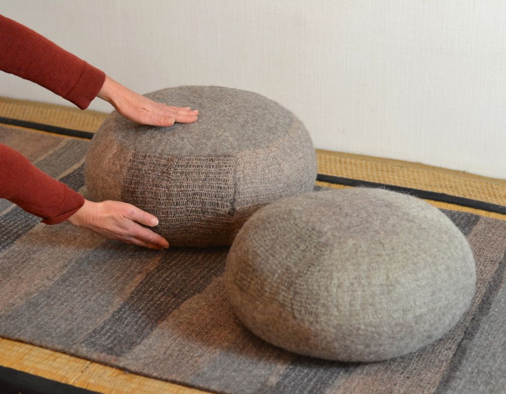 Coussins textile - Coussin Zafu en feutre de laine fait-main - GHISLAINE GARCIN MAILLE&FEUTRE