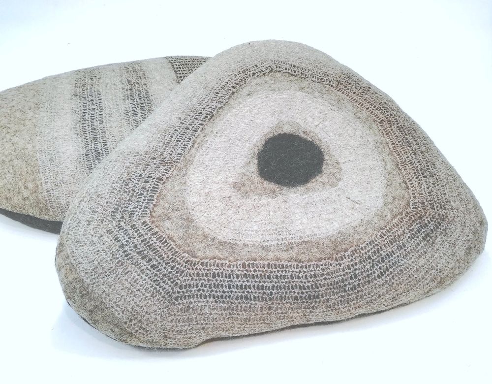 Fabric cushions - M&F Round Handmade Wool Felt Cushion - GHISLAINE GARCIN MAILLE&FEUTRE
