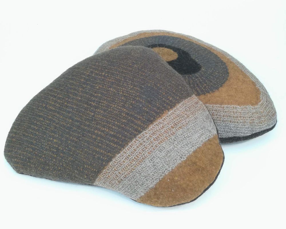 Fabric cushions - M&F Round Handmade Wool Felt Cushion - GHISLAINE GARCIN MAILLE&FEUTRE