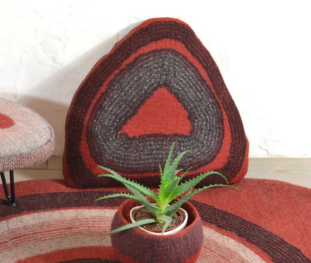 Fabric cushions - M&F Round Handmade Wool Felt Cushion - GHISLAINE GARCIN MAILLE&FEUTRE