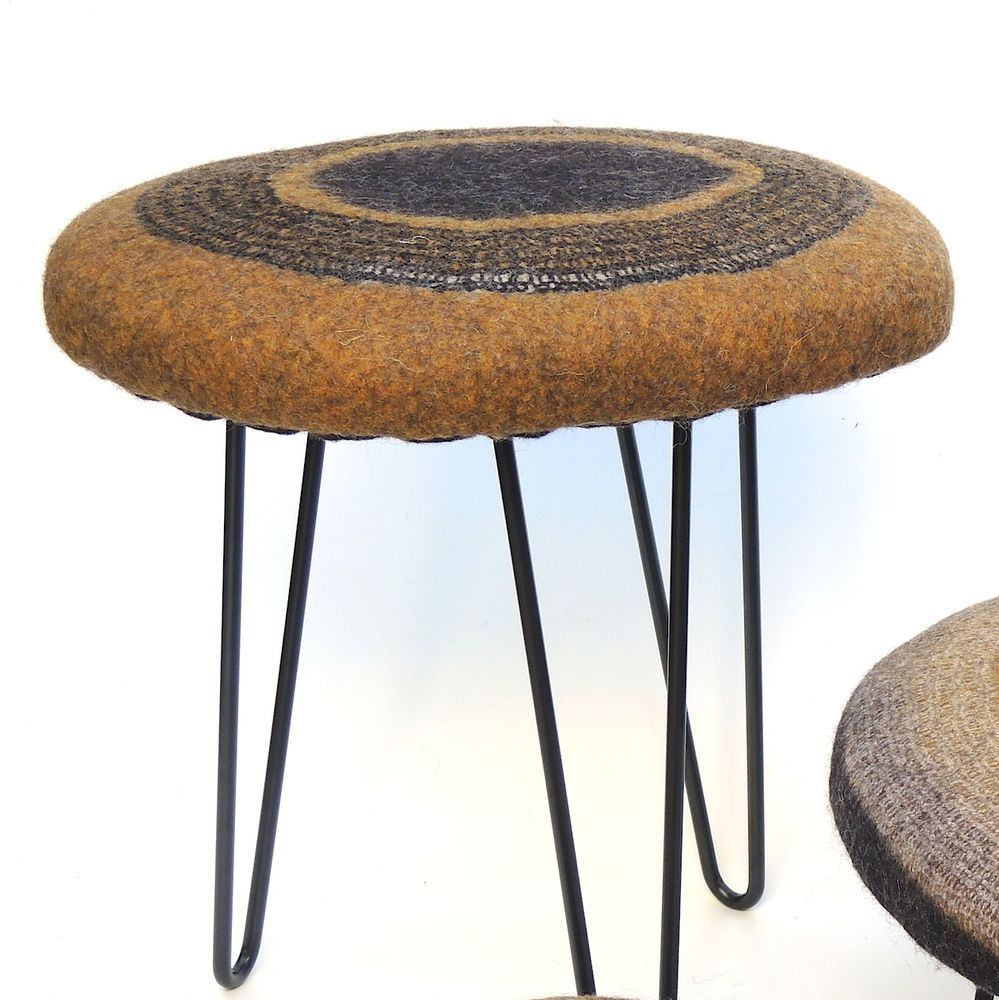 Tissus d'ameublement - Tabouret forme organique en feutre de laine fait-main - GHISLAINE GARCIN MAILLE&FEUTRE